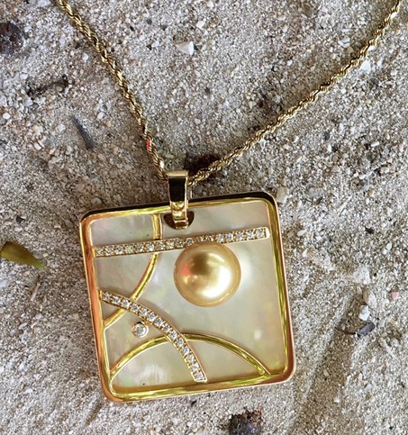 Joaillerie с золотистым жемчугом