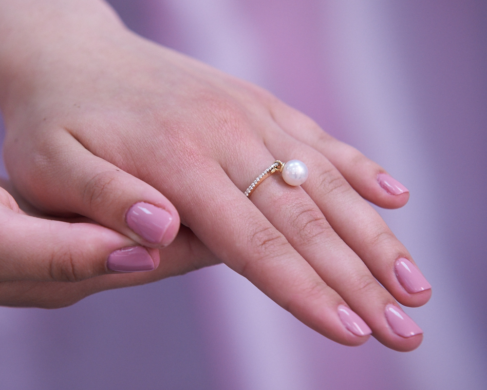 Кольцо из серебра 925 пробы с белой жемчужиной 8,5-9 мм. Артикул 10661 Кольцо из серебра 925 пробы с белой жемчужиной 8,5-9 мм. Артикул 10661