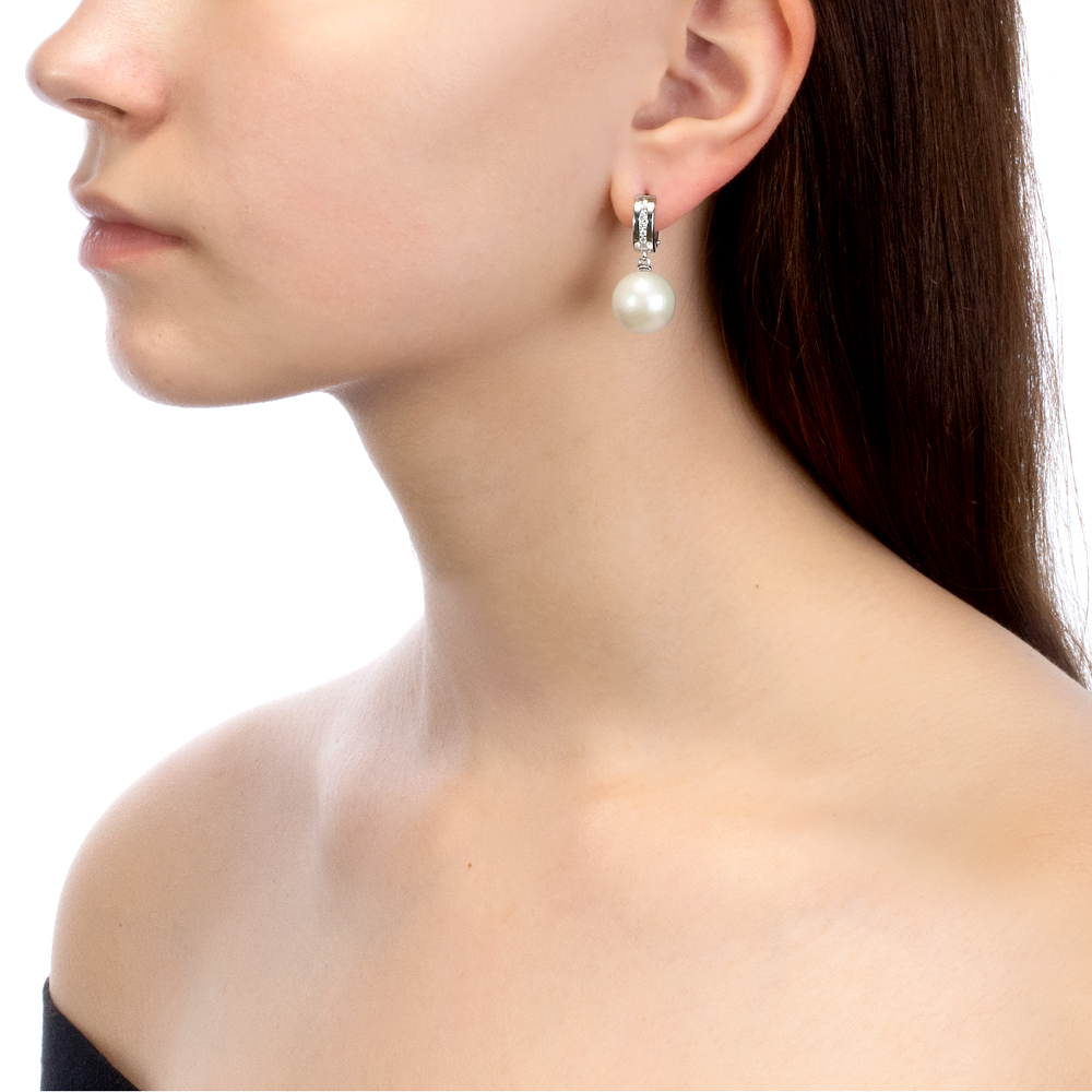 Серьги из серебра с японскими белыми жемчужинами 14-14,5 мм. Артикул 10422 Серьги из серебра с японскими белыми жемчужинами 14-14,5 мм. Артикул 10422