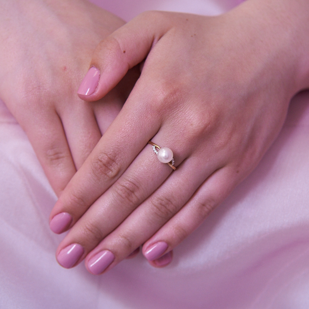 Кольцо из серебра 925 пробы с белой жемчужиной 7,5-8 мм. Артикул 9439 Кольцо из серебра 925 пробы с белой жемчужиной 7,5-8 мм. Артикул 9439