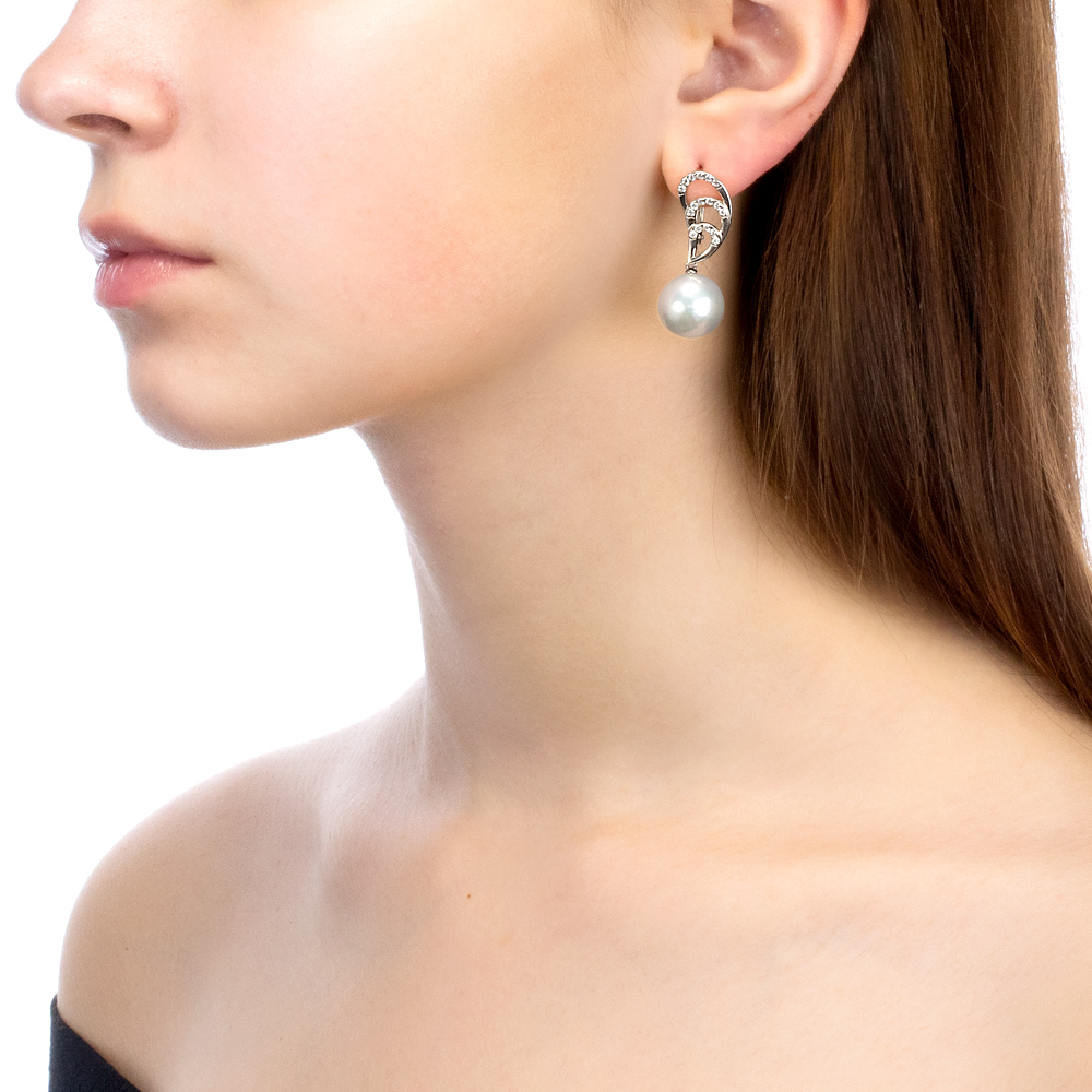 Серьги из серебра с японскими белыми жемчужинами 13-14 мм. Артикул 11822 Серьги из серебра с японскими белыми жемчужинами 13-14 мм. Артикул 11822