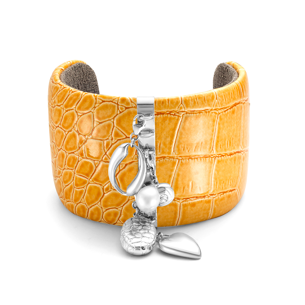 Браслет кожаный с белой жемчужиной и подвесками из серебра. Качество жемчуга наивысшее ААА. Артикул 11931