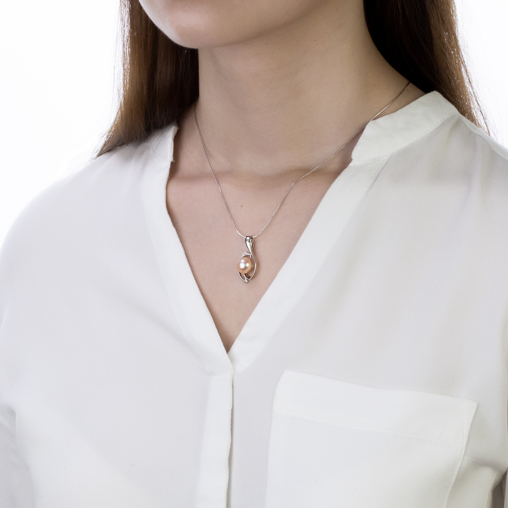 Кулон из серебра с розовой речной жемчужиной 8,5-9 мм. Артикул 10938 Кулон из серебра с розовой речной жемчужиной 8,5-9 мм. Артикул 10938