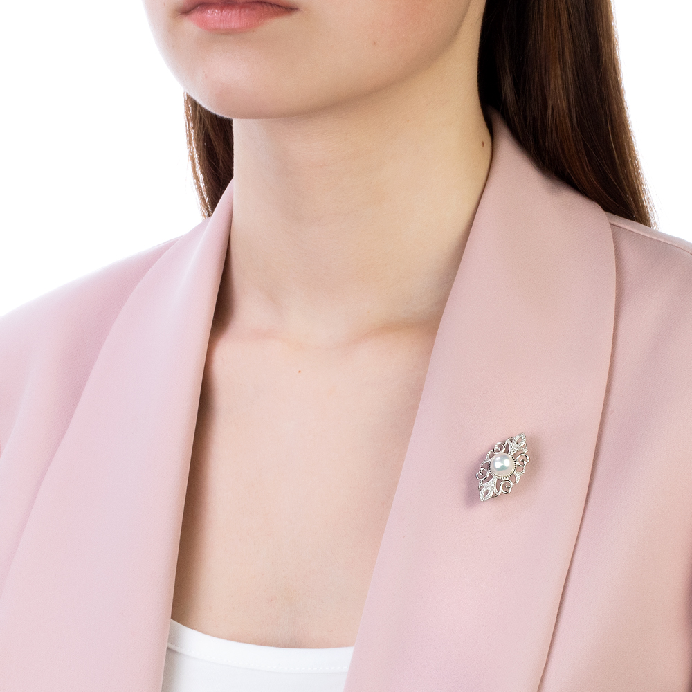 Брошь из серебра с белой речной жемчужиной 8,5-9 мм. Артикул 12230