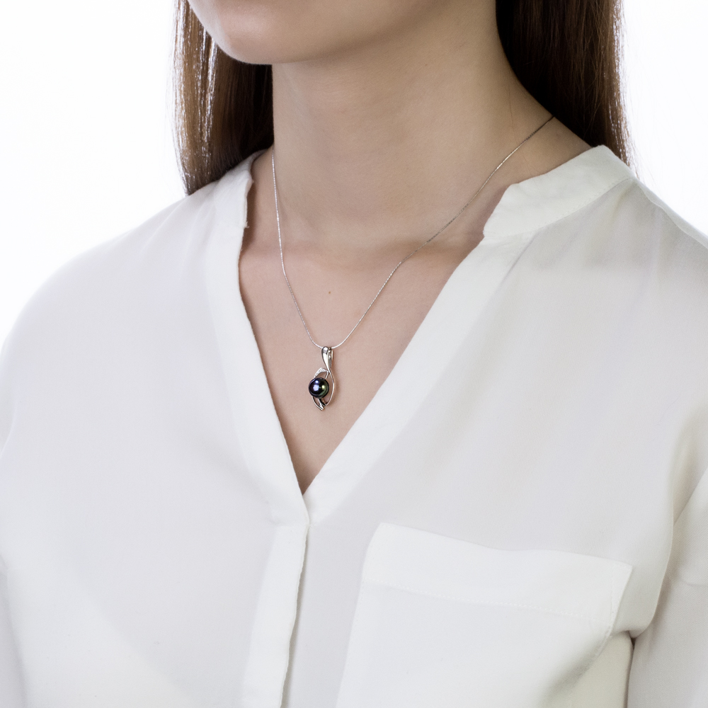 Кулон из серебра с черной речной жемчужиной 8,5-9 мм. Артикул 10845