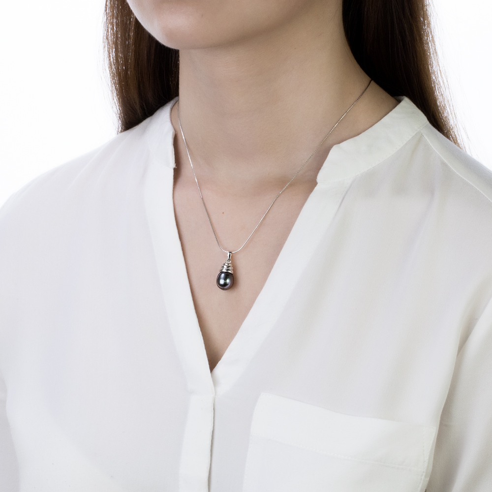 Кулон из серебра с черной Таитянской жемчужиной 10-10,5 мм. Артикул 10706