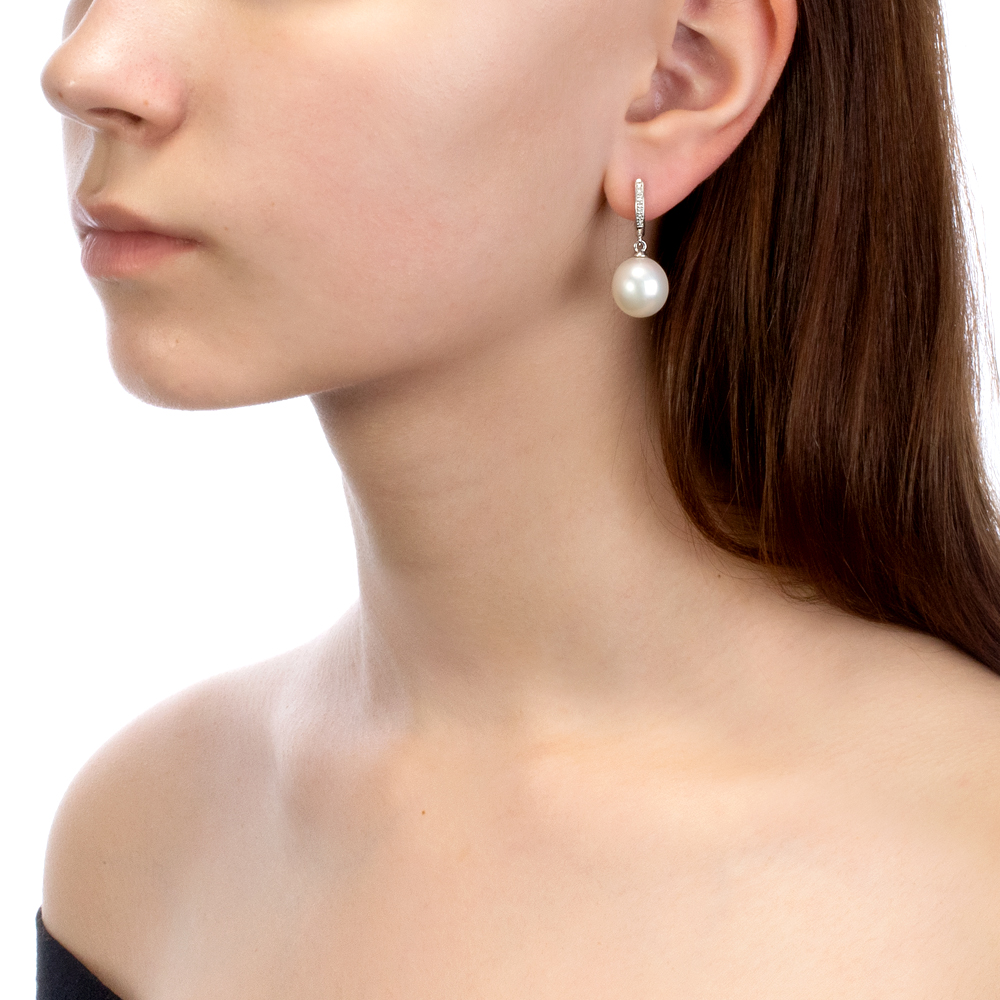 Серьги из серебра с японскими белыми жемчужинами 13-14 мм. Артикул 10739 Серьги из серебра с японскими белыми жемчужинами 13-14 мм. Артикул 10739