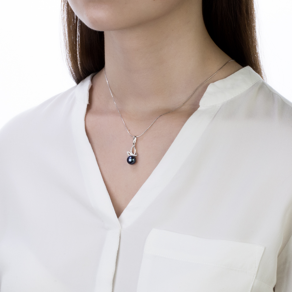 Кулон из серебра с черной речной жемчужиной 8-8,5 мм. Артикул 10844