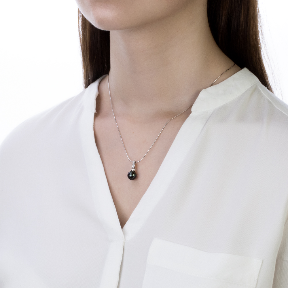 Подвеска из серебра с черной жемчужиной 8,5-9 мм. Артикул 9994 Подвеска из серебра с черной жемчужиной 8,5-9 мм. Артикул 9994