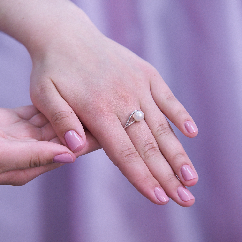 Кольцо из белого золота 585 пробы с белой жемчужиной 7,5-8 мм. Артикул 12008 Кольцо из белого золота 585 пробы с белой жемчужиной 7,5-8 мм. Артикул 12008