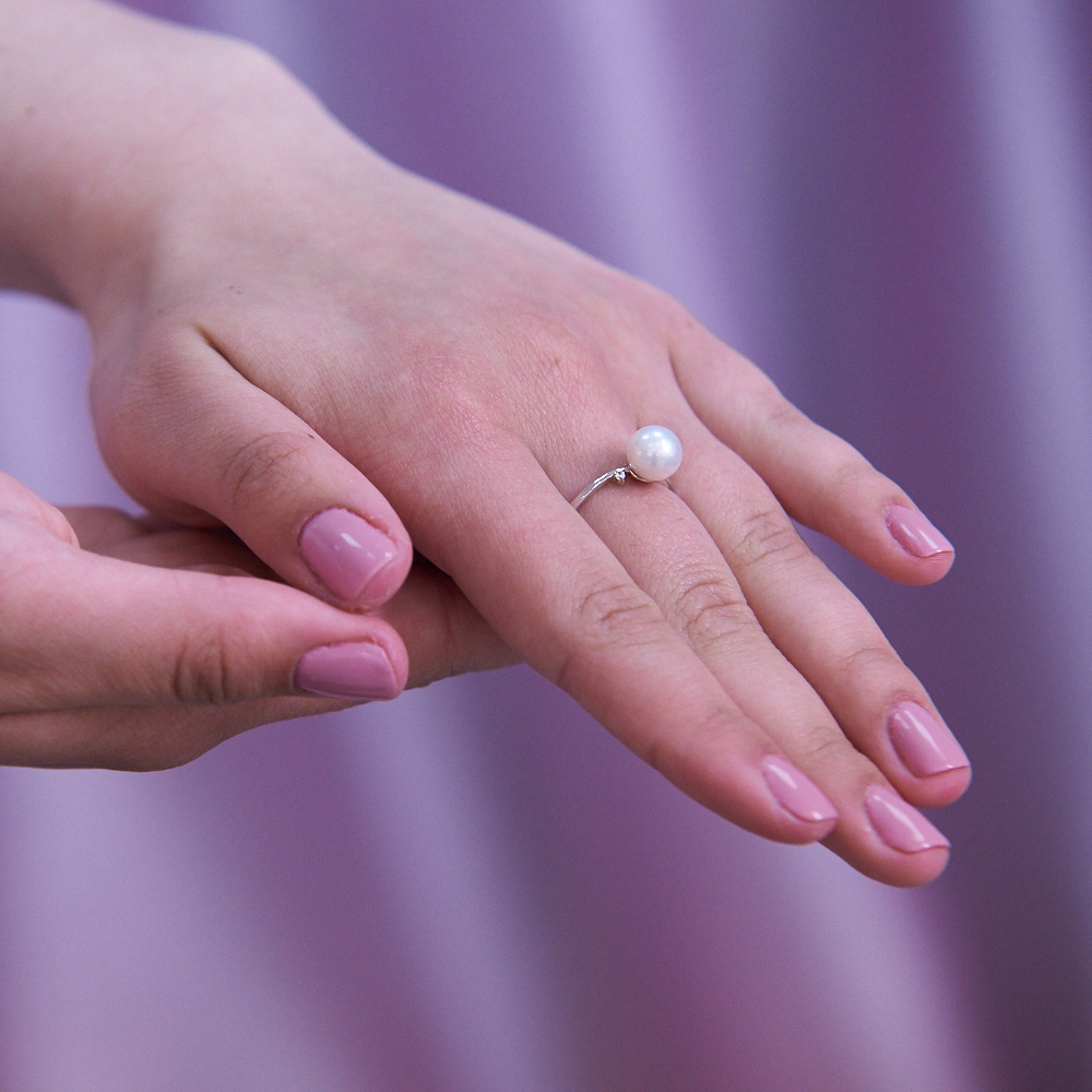 Кольцо из белого золота 585 пробы с белой жемчужиной 7-7,5 мм. Артикул 12004 Кольцо из белого золота 585 пробы с белой жемчужиной 7-7,5 мм. Артикул 12004