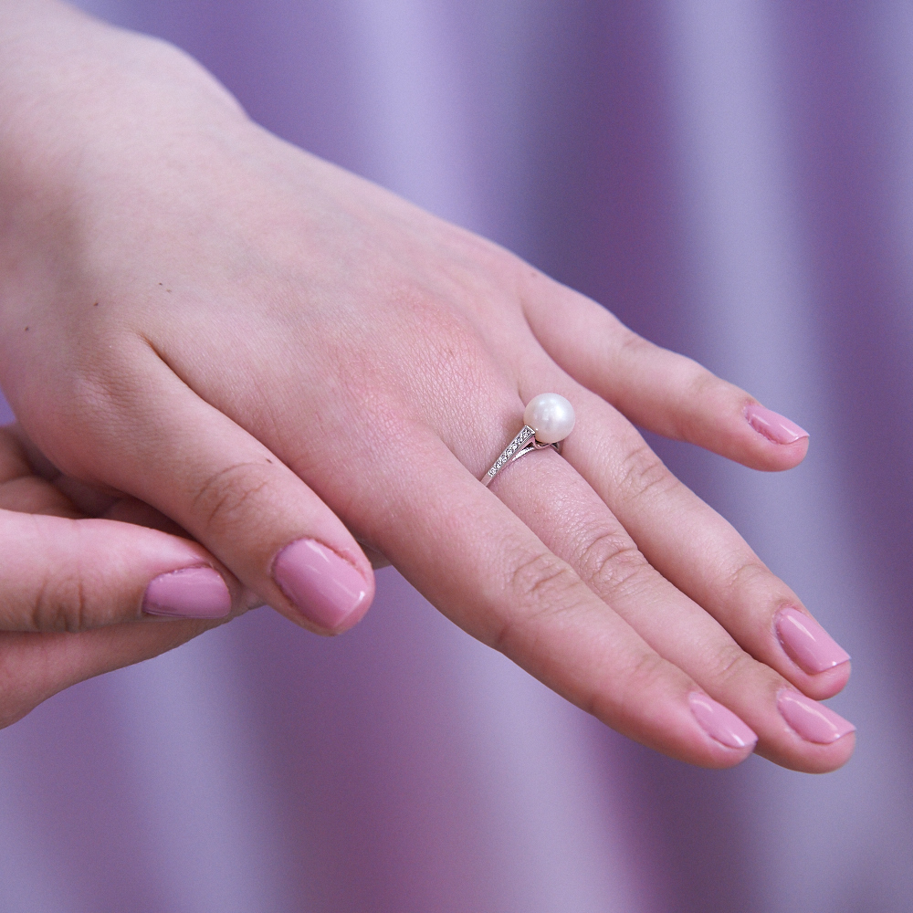 Кольцо из серебра 925 пробы с белой жемчужиной 8,5-9 мм. Артикул 10123