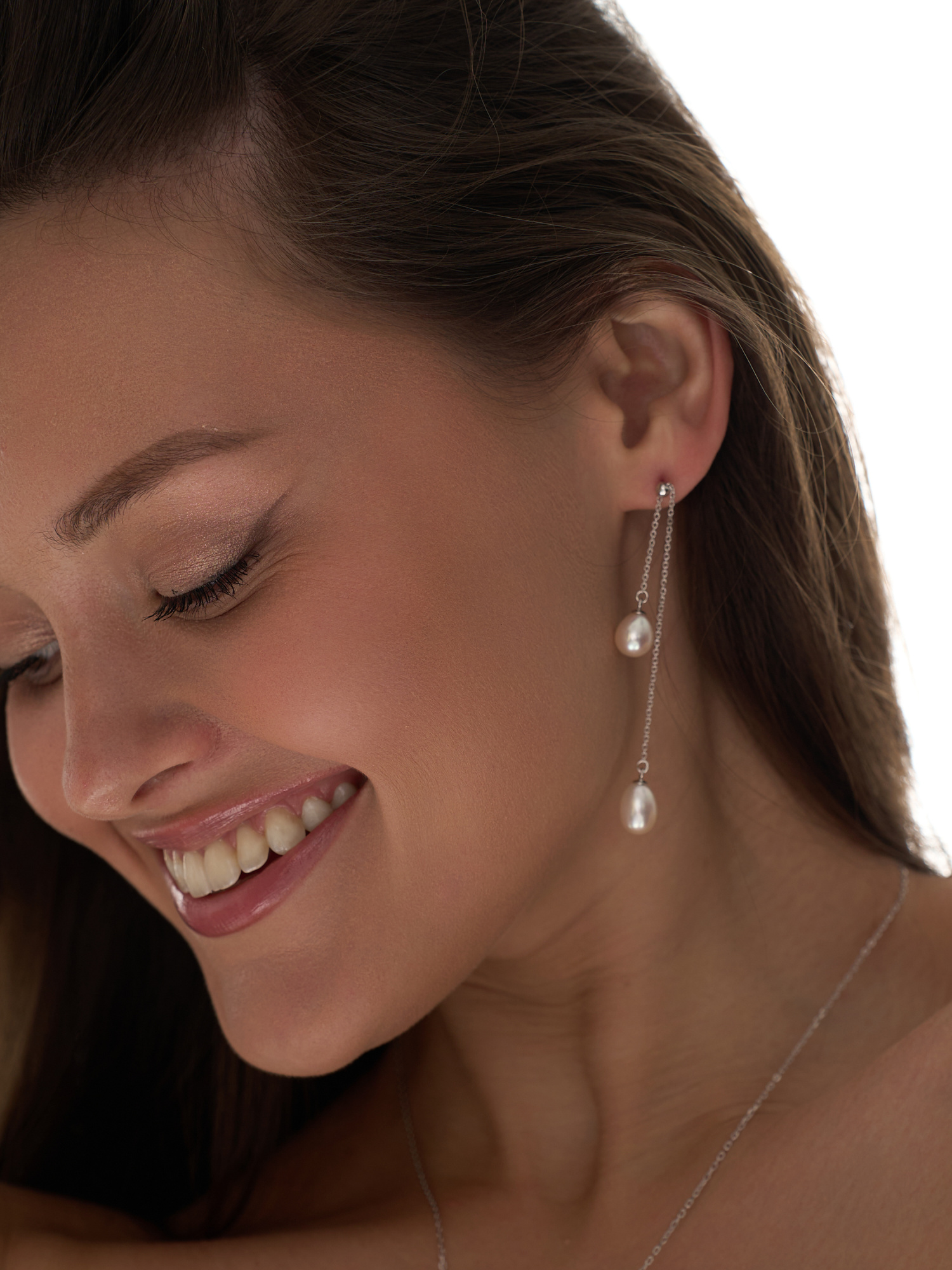 Серьги из серебра с белыми жемчужинами "капля" 7,5-8 мм. Артикул 12476 Серьги из серебра с белыми жемчужинами "капля" 7,5-8 мм. Артикул 12476