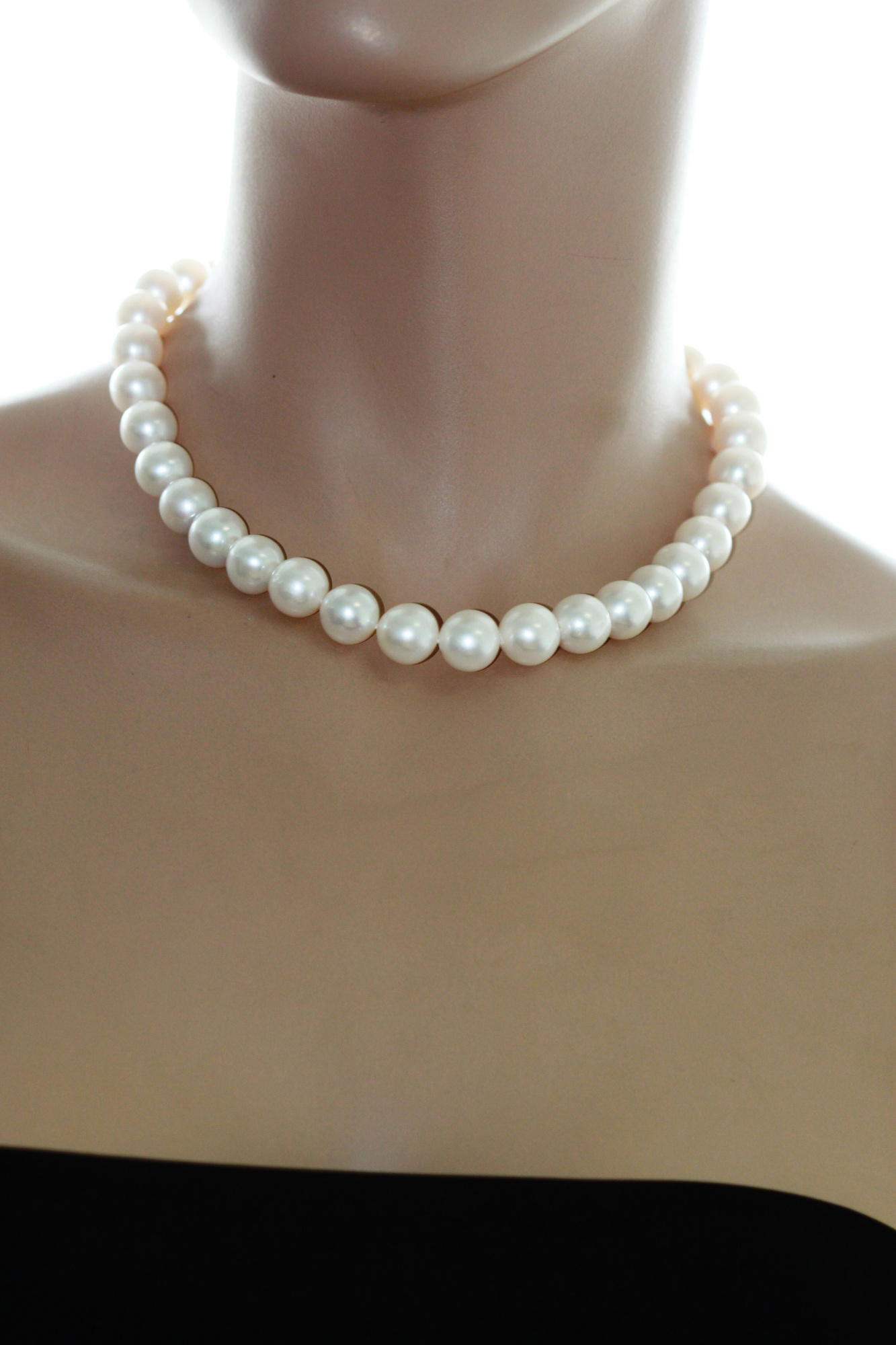 Ожерелье из белого круглого морского жемчуга 9-11,5 мм. Качество жемчуга высокое АА+. Артикул 10572