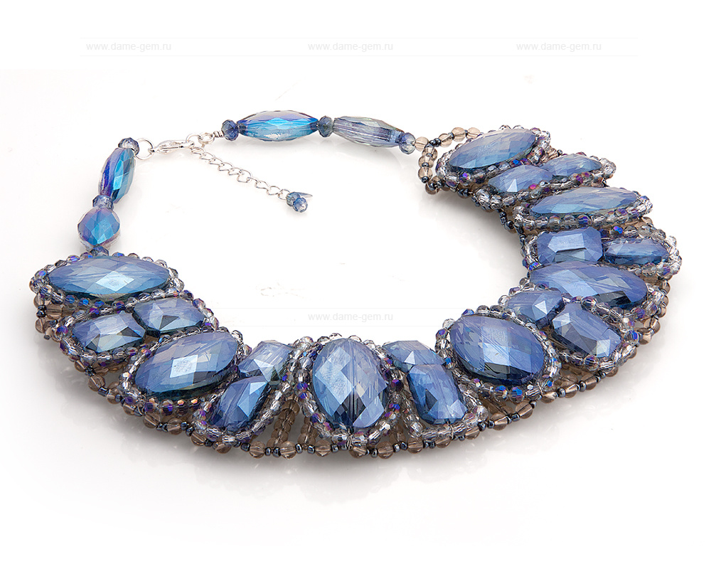 Ожерелье из кристаллов и бисера. Артикул 12624