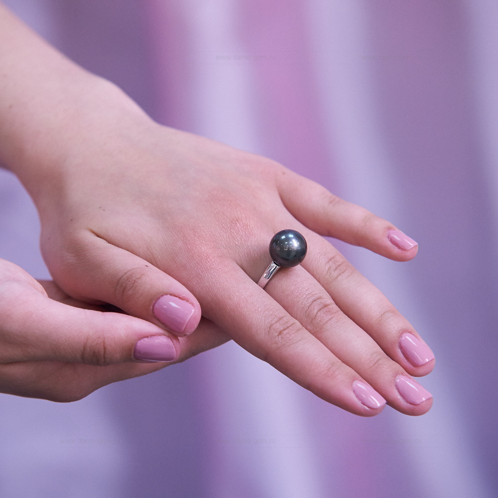 Кольцо из золота 585 пробы с черной Таитянской жемчужиной 13-13,5 мм. Артикул 11236 Кольцо из золота 585 пробы с черной Таитянской жемчужиной 13-13,5 мм. Артикул 11236