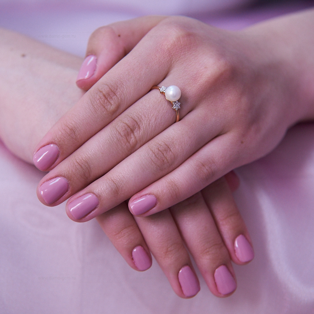 Кольцо из желтого золота 585 пробы с белой жемчужиной 7-7,5 мм. Артикул 11999