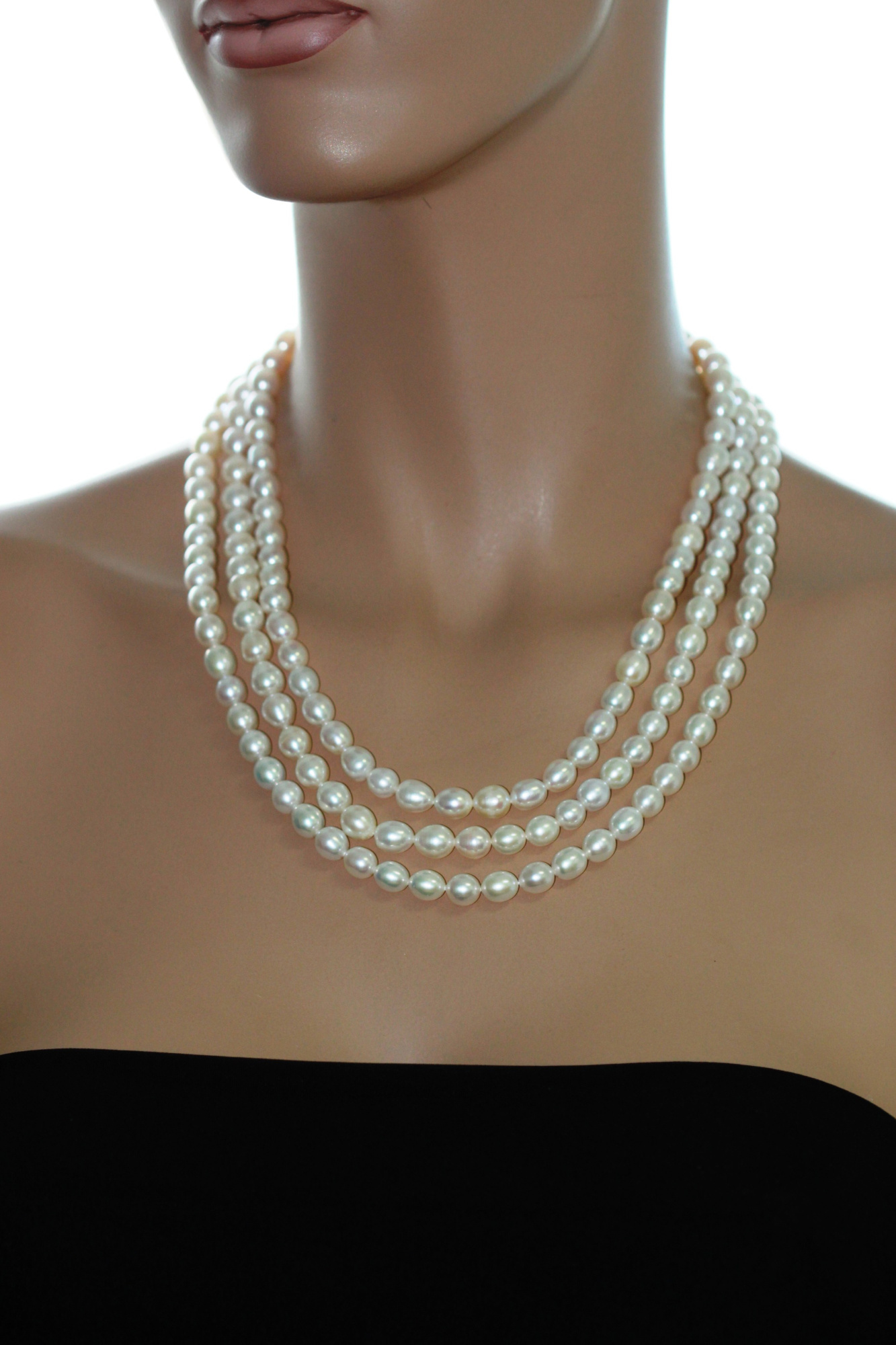 Бусы из белого речного рисообразного жемчуга 7-7,5 мм. Качество жемчуга наивысшее ААА. Артикул 9685