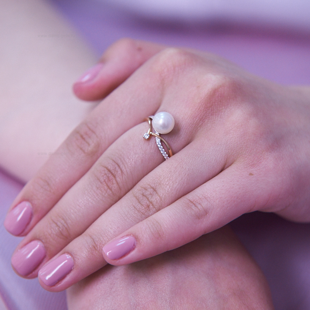 Кольцо из серебра 925 пробы с белой речной жемчужиной 7-7,5 мм. Артикул 9246 Кольцо из серебра 925 пробы с белой речной жемчужиной 7-7,5 мм. Артикул 9246
