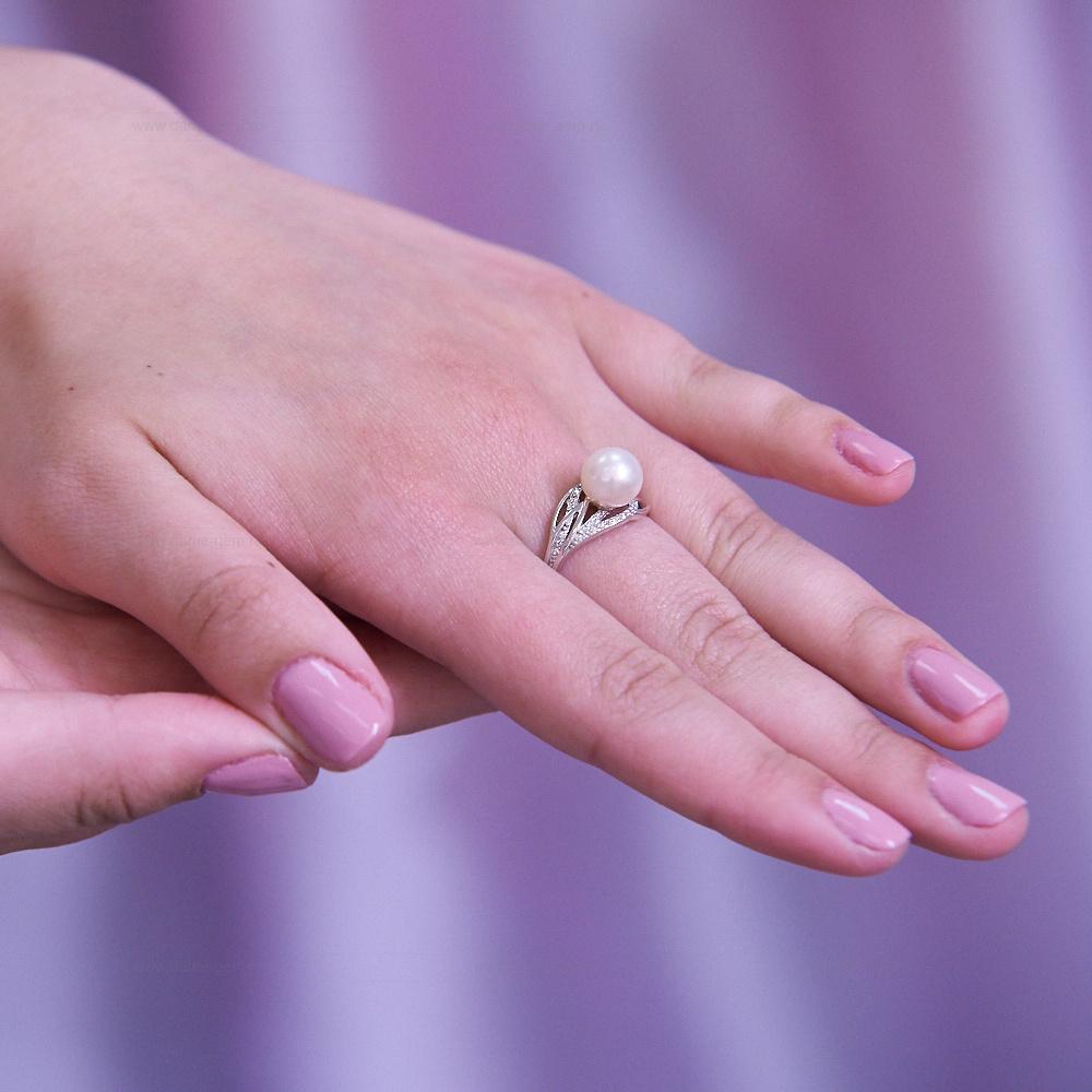 Кольцо из белого золота 585 пробы с белой жемчужиной 8,5-9 мм. Артикул 9540