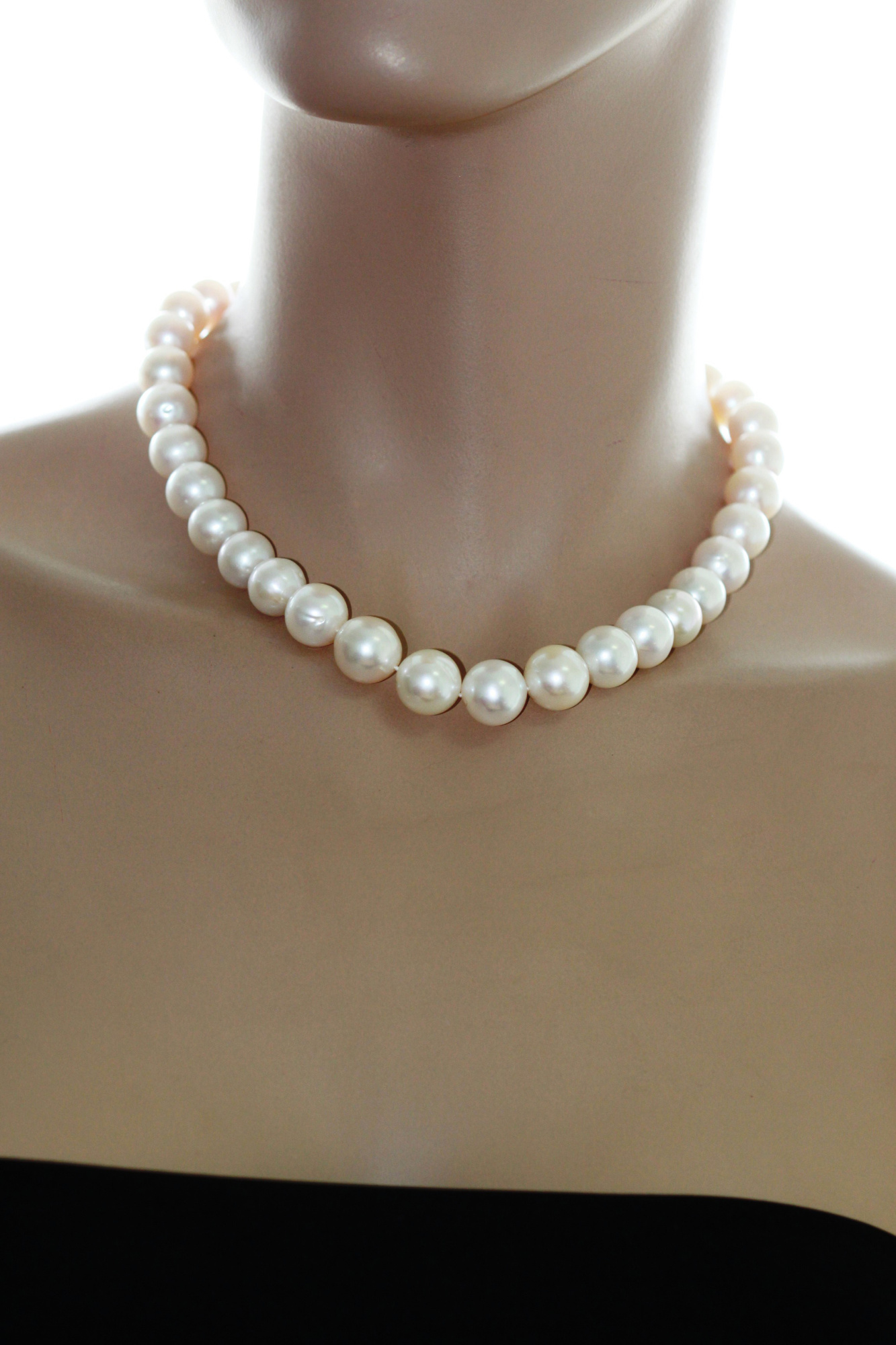 Ожерелье из белого круглого морского жемчуга 10-12 мм. Качество жемчуга наивысшее ААА. Артикул 7652