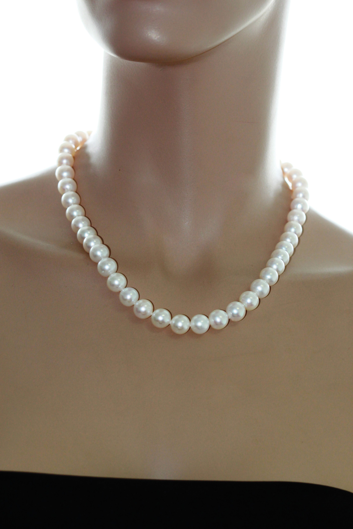 Ожерелье из белого круглого речного жемчуга 8,5-9,5 мм. Качество жемчуга наивысшее ААА. Артикул 8294