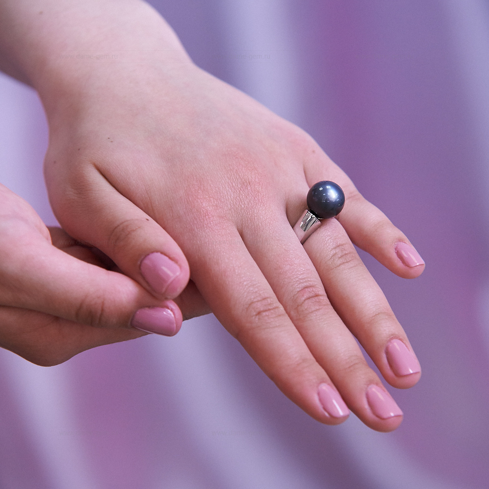 Кольцо из золота 585 пробы с черной Таитянской жемчужиной 13-13,5 мм. Артикул 11646 Кольцо из золота 585 пробы с черной Таитянской жемчужиной 13-13,5 мм. Артикул 11646