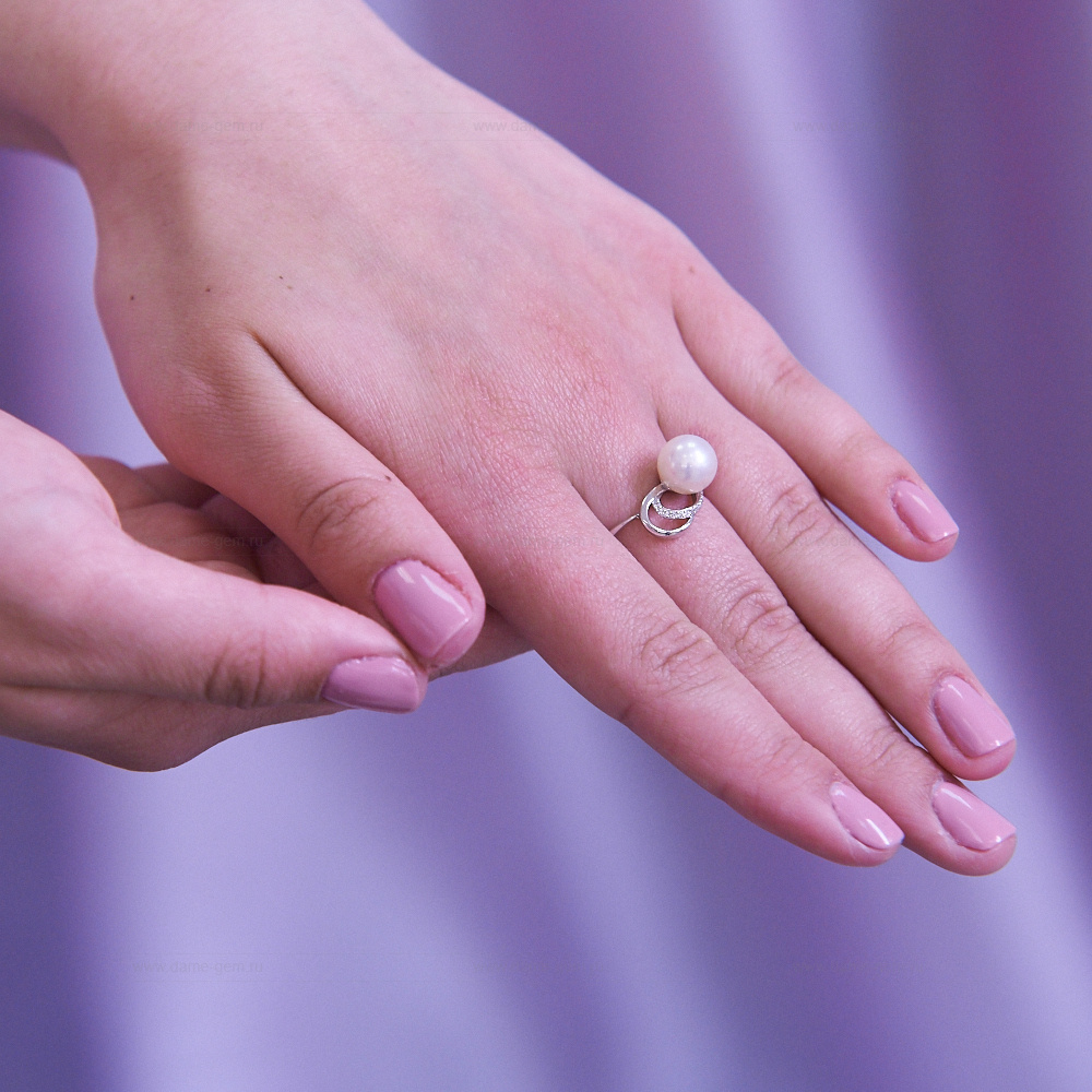 Кольцо из серебра 925 пробы с белой речной жемчужиной 8-8,5 мм. Артикул 9459
