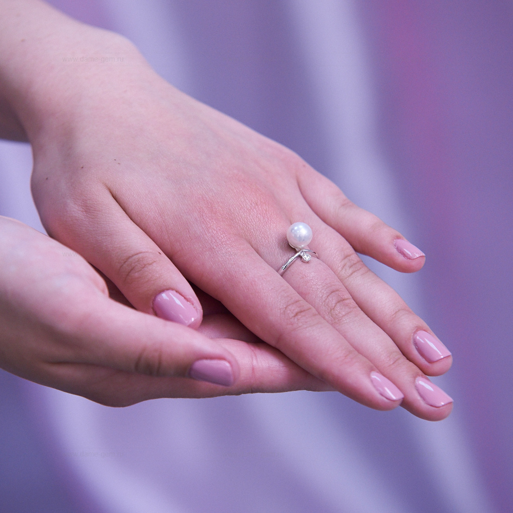 Кольцо из золота 585 пробы с белой морской жемчужиной Акойя 8,5-9 мм. Артикул 11650 Кольцо из золота 585 пробы с белой морской жемчужиной Акойя 8,5-9 мм. Артикул 11650