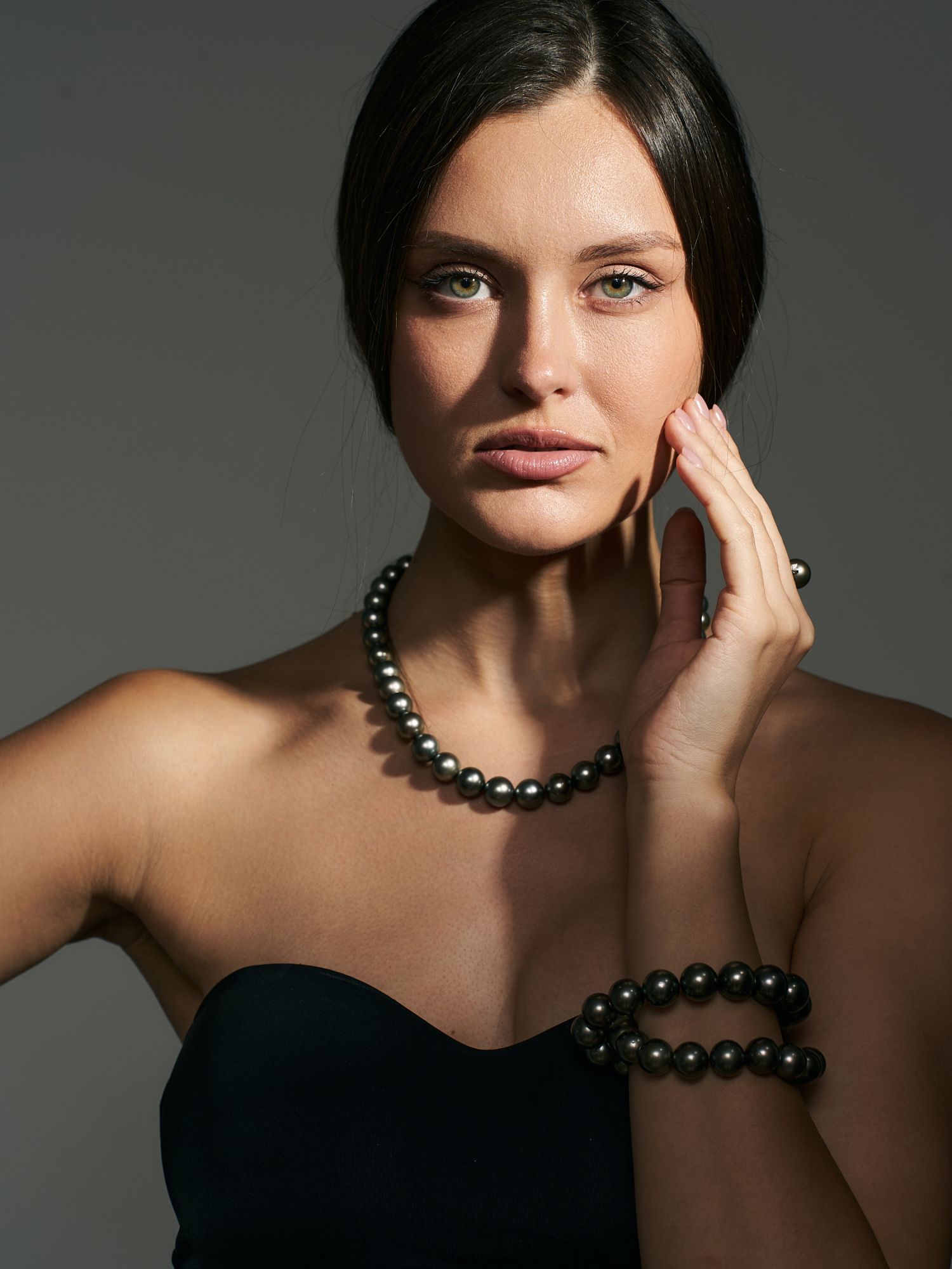 Ожерелье из черного круглого морского Таитянского жемчуга 11-13,2 мм. Качество жемчуга высокое АА+.  Артикул 7742 Ожерелье из черного круглого морского Таитянского жемчуга 11-13,2 мм. Качество жемчуга высокое АА+.  Артикул 7742