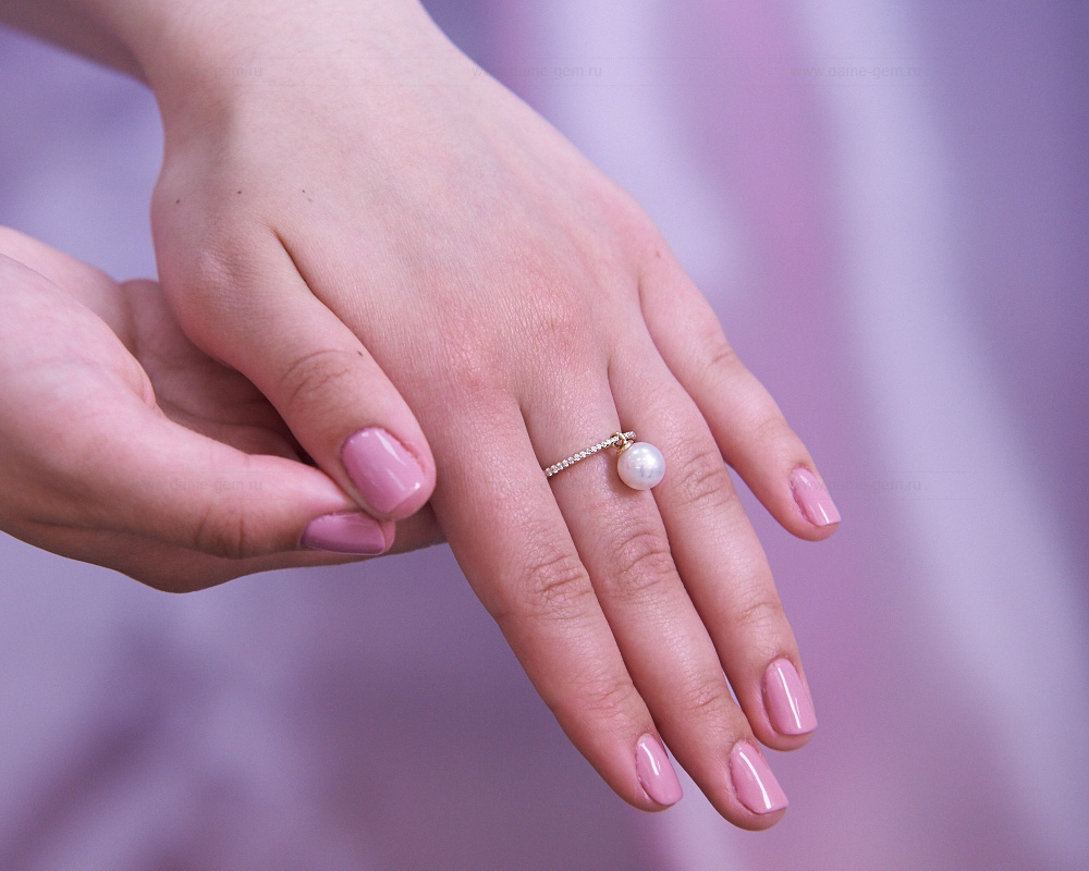 Кольцо из серебра 925 пробы с белой жемчужиной 8,5-9 мм. Артикул 10661