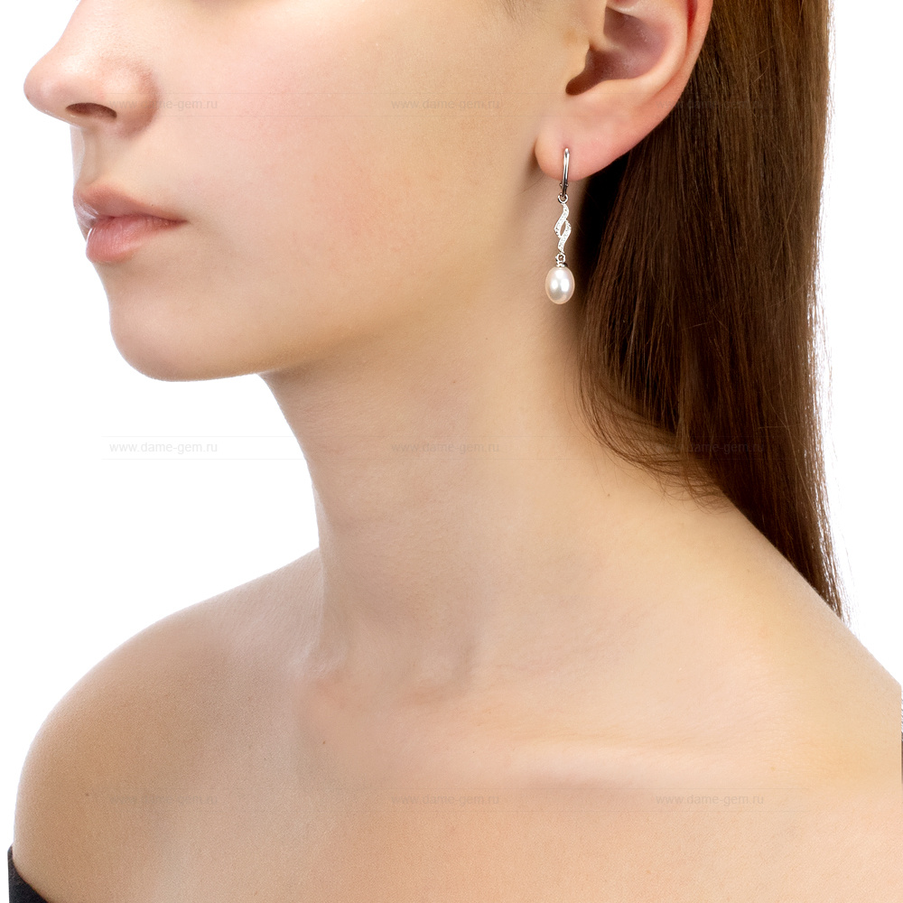 Серьги из серебра с белыми жемчужинами 7 мм. Артикул 12114 Серьги из серебра с белыми жемчужинами 7 мм. Артикул 12114