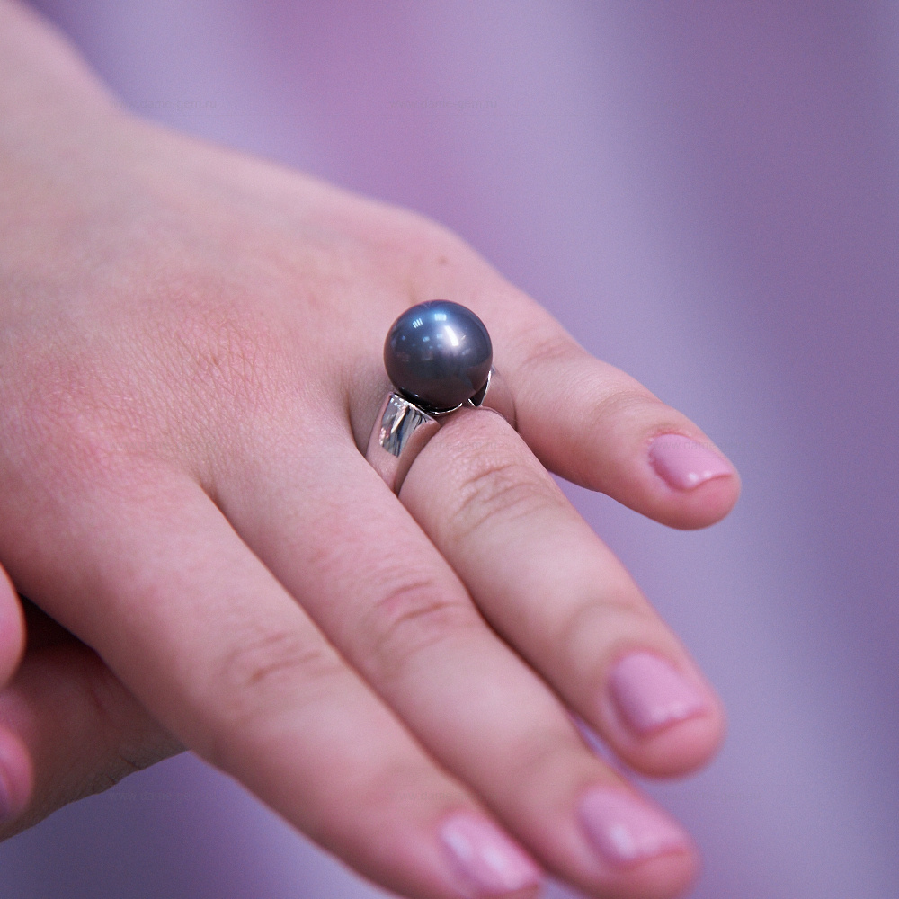 Кольцо из золота 585 пробы с черной Таитянской жемчужиной 13-13,5 мм. Артикул 11646 Кольцо из золота 585 пробы с черной Таитянской жемчужиной 13-13,5 мм. Артикул 11646