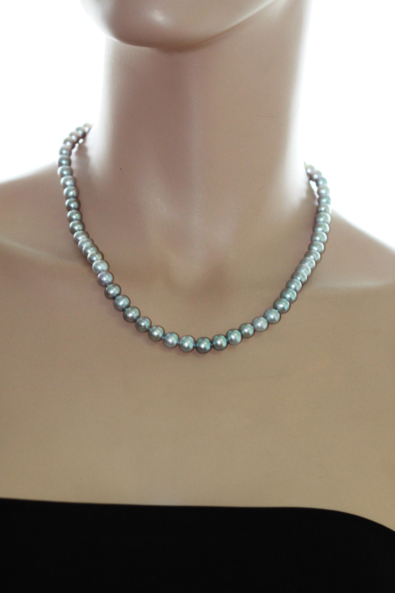 Ожерелье из серого круглого речного жемчуга 8-8,5 мм. Качество жемчуга наивысшее ААА. Артикул 7687