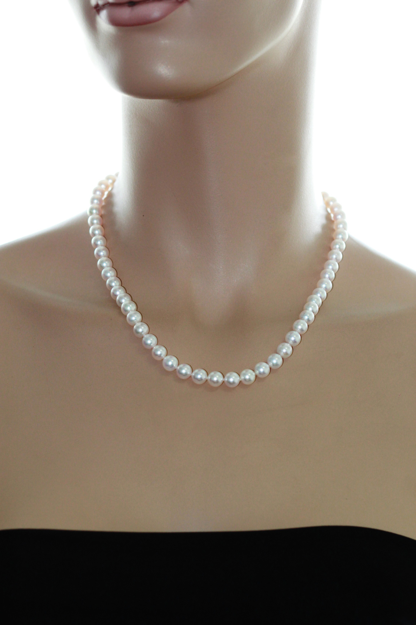 Ожерелье из белого круглого морского жемчуга 7-7,5 мм. Качество жемчуга наивысшее ААА. Артикул 7655
