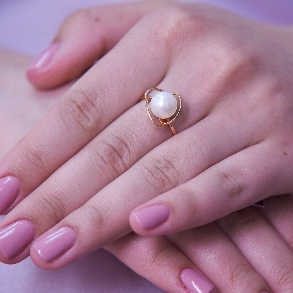 Кольцо из красного золота 585 пробы с белой жемчужиной 8,5-9 мм. Артикул 9550