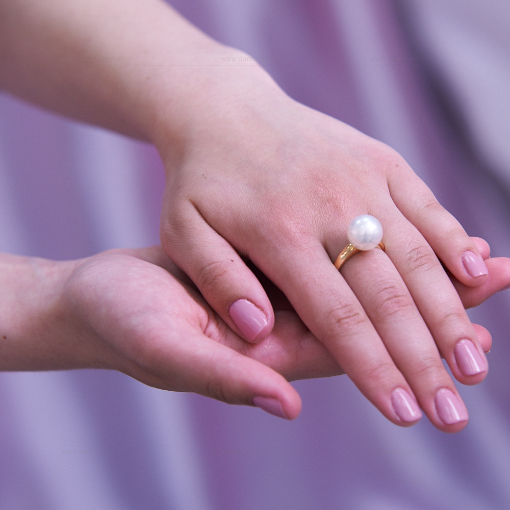 Кольцо из золота 375 пробы с белой Австралийской жемчужиной 10-10,5 мм. Артикул 10696