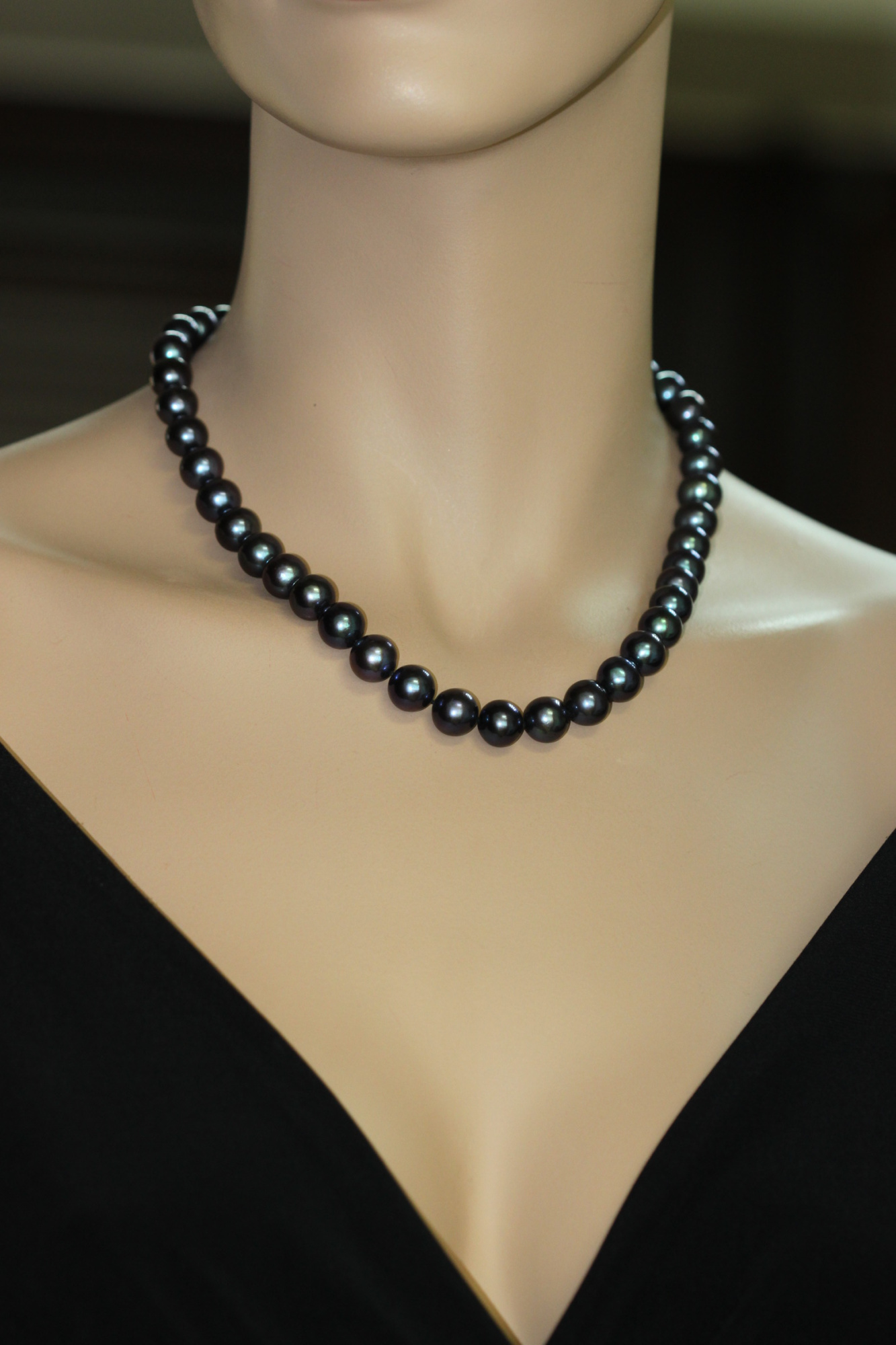 Ожерелье из черного круглого морского жемчуга 8-8,5 мм. Качество жемчуга наивысшее ААА. Артикул 10139