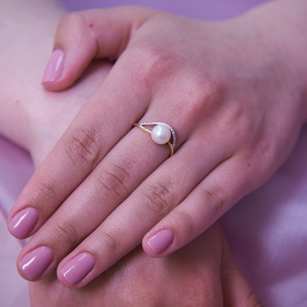 Кольцо из серебра 925 пробы с белой речной жемчужиной 8-8,5 мм. Артикул 10166