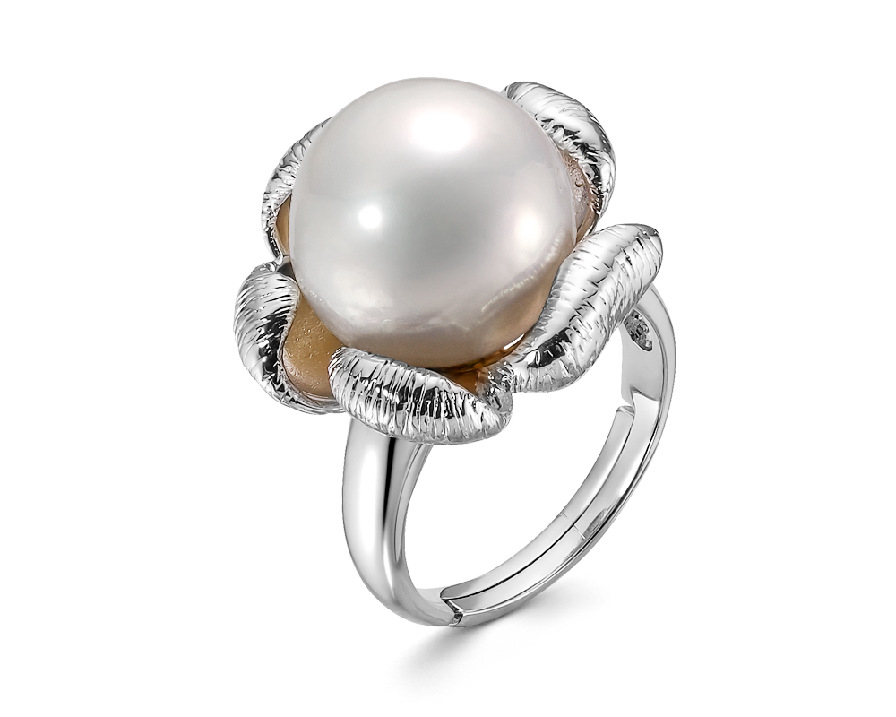 Кольцо из серебра 925 пробы с белой японской жемчужиной 13-13,5 мм. Артикул 105166