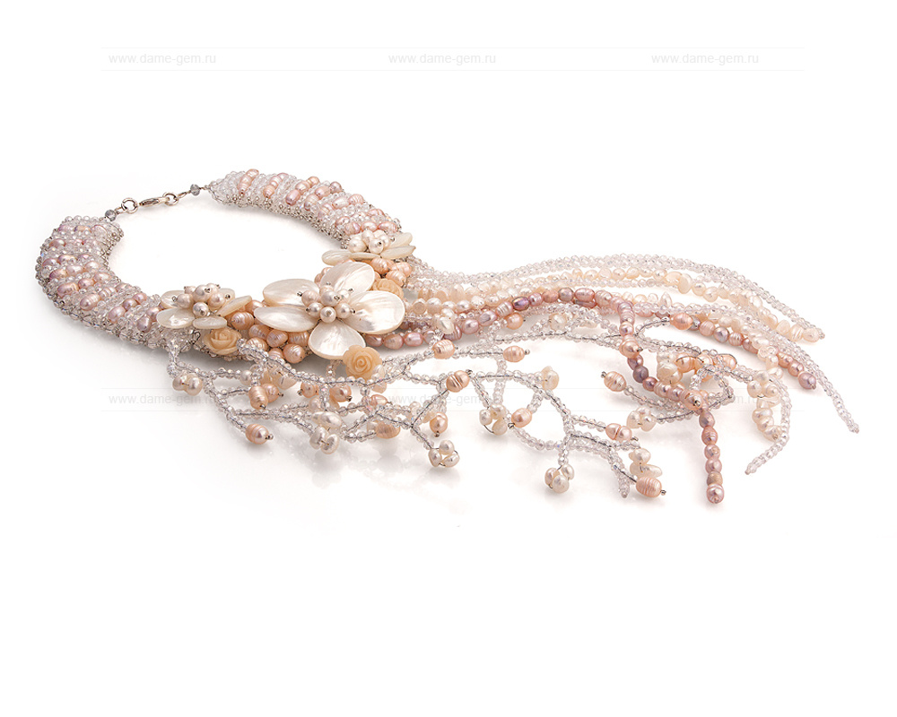 Колье из жемчуга и кристаллов с розами из кальцита и цветками из перламутра. Артикул 12308