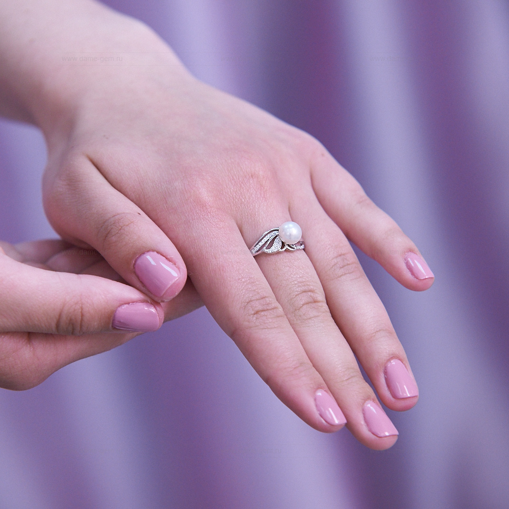 Кольцо из серебра 925 пробы с белой речной жемчужиной 7-7,5 мм. Артикул 9455 Кольцо из серебра 925 пробы с белой речной жемчужиной 7-7,5 мм. Артикул 9455