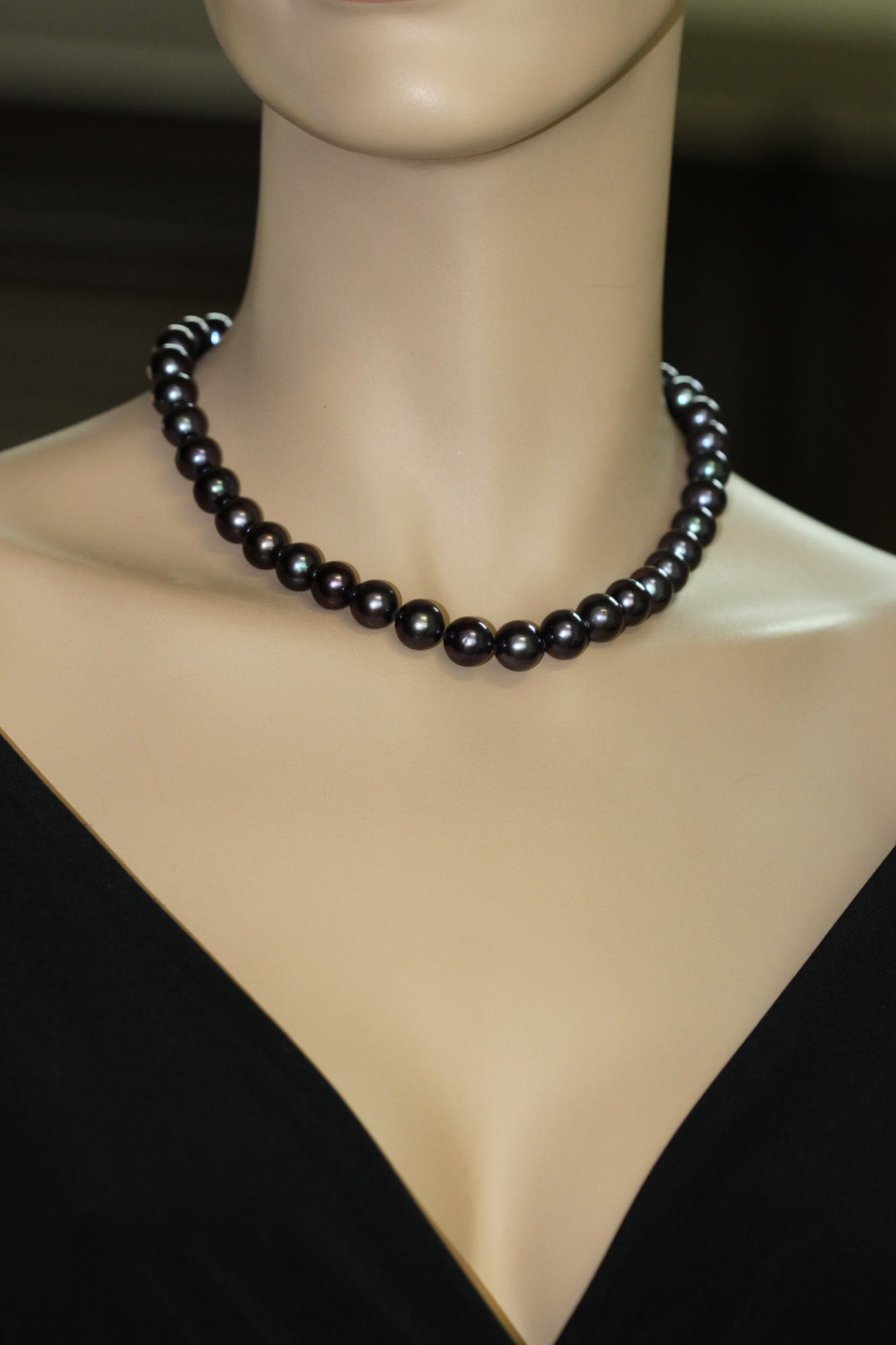Ожерелье из черного круглого морского жемчуга 9-10 мм. Качество жемчуга наивысшее ААА. Артикул 7693