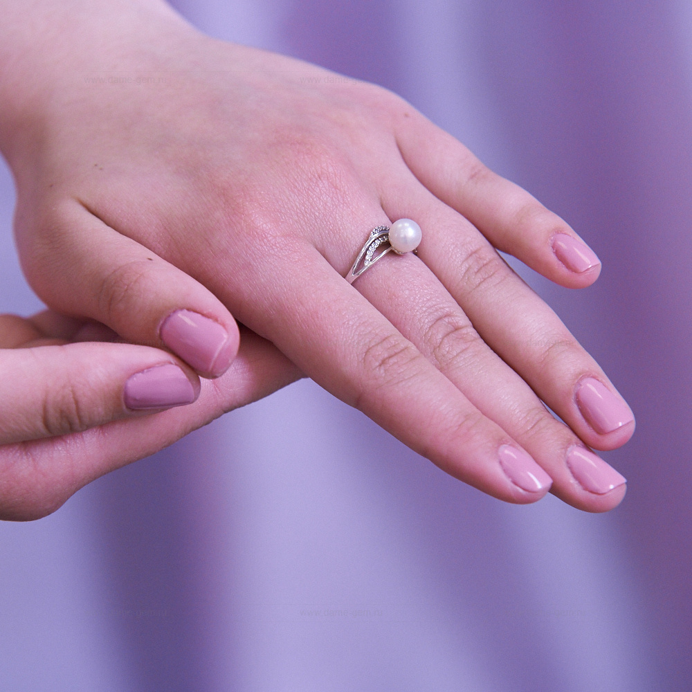 Кольцо из белого золота 585 пробы с белой жемчужиной 8-8,5 мм. Артикул 9544